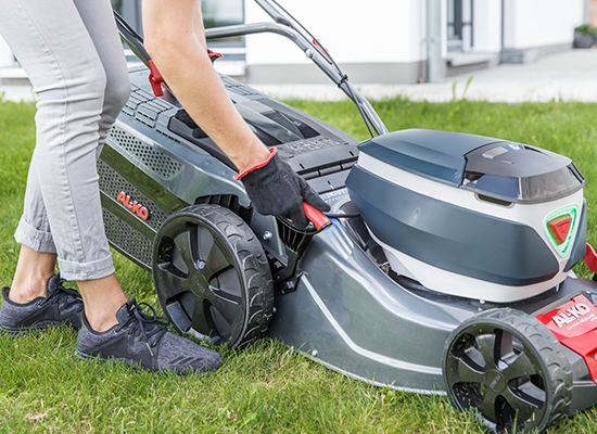 Schnitthöhenverstellung am Rasenmäher | AL-KO Gartenmagazin