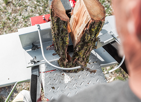 Holzspalter | AL-KO Spalter mit 2-Hand-Bedienung und Holzhaltevorrichtung