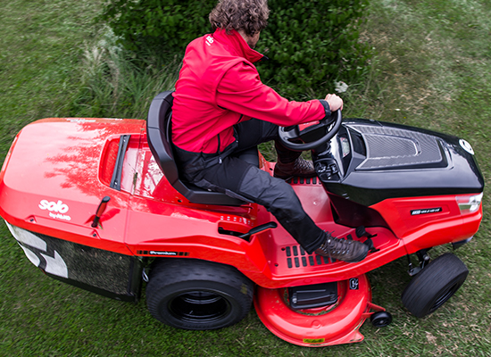 Rasentraktoren | AL-KO Hydrostatantrieb mit nebeneinanderliegenden Pedalen